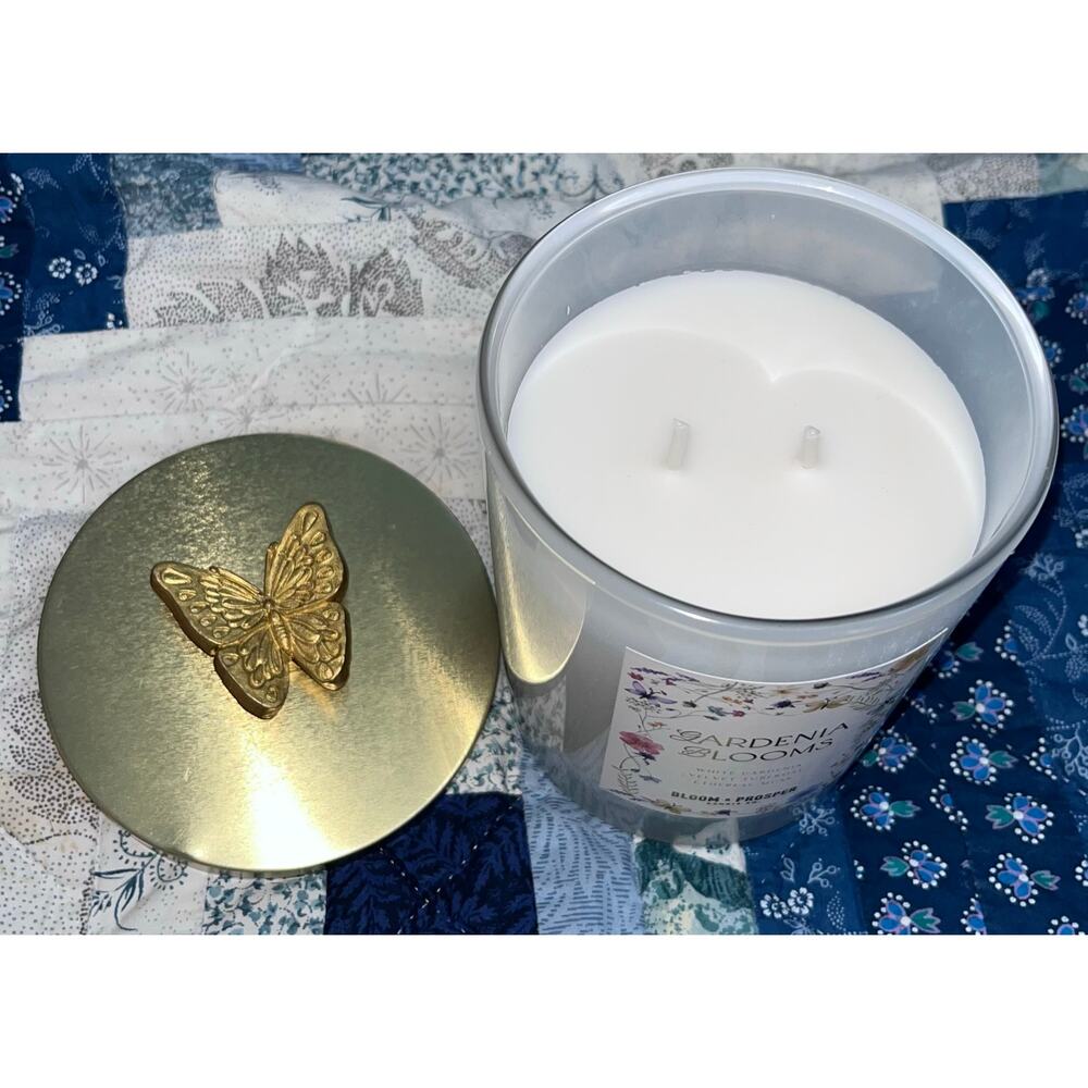 NEW! Bloom & Prosper Gardenia Blooms Candle 14.3 oz Butterfly Lid - Picture 4 of 5
